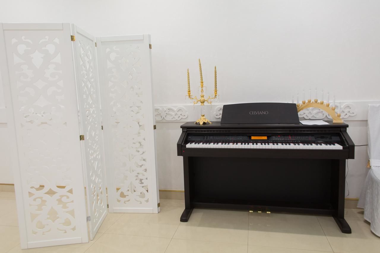 Отель Boutique Hotel Deluxe Каменец-Подольский-11