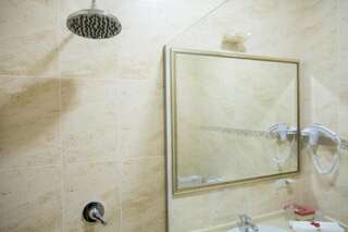 Отель Boutique Hotel Deluxe Каменец-Подольский Двухместный номер Делюкс с 1 кроватью или 2 отдельными кроватями-27