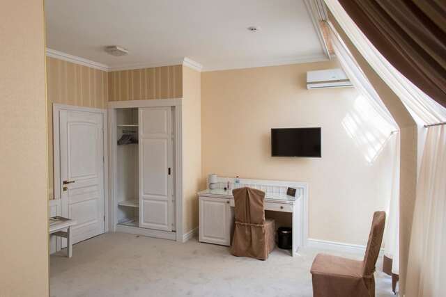 Отель Boutique Hotel Deluxe Каменец-Подольский-35